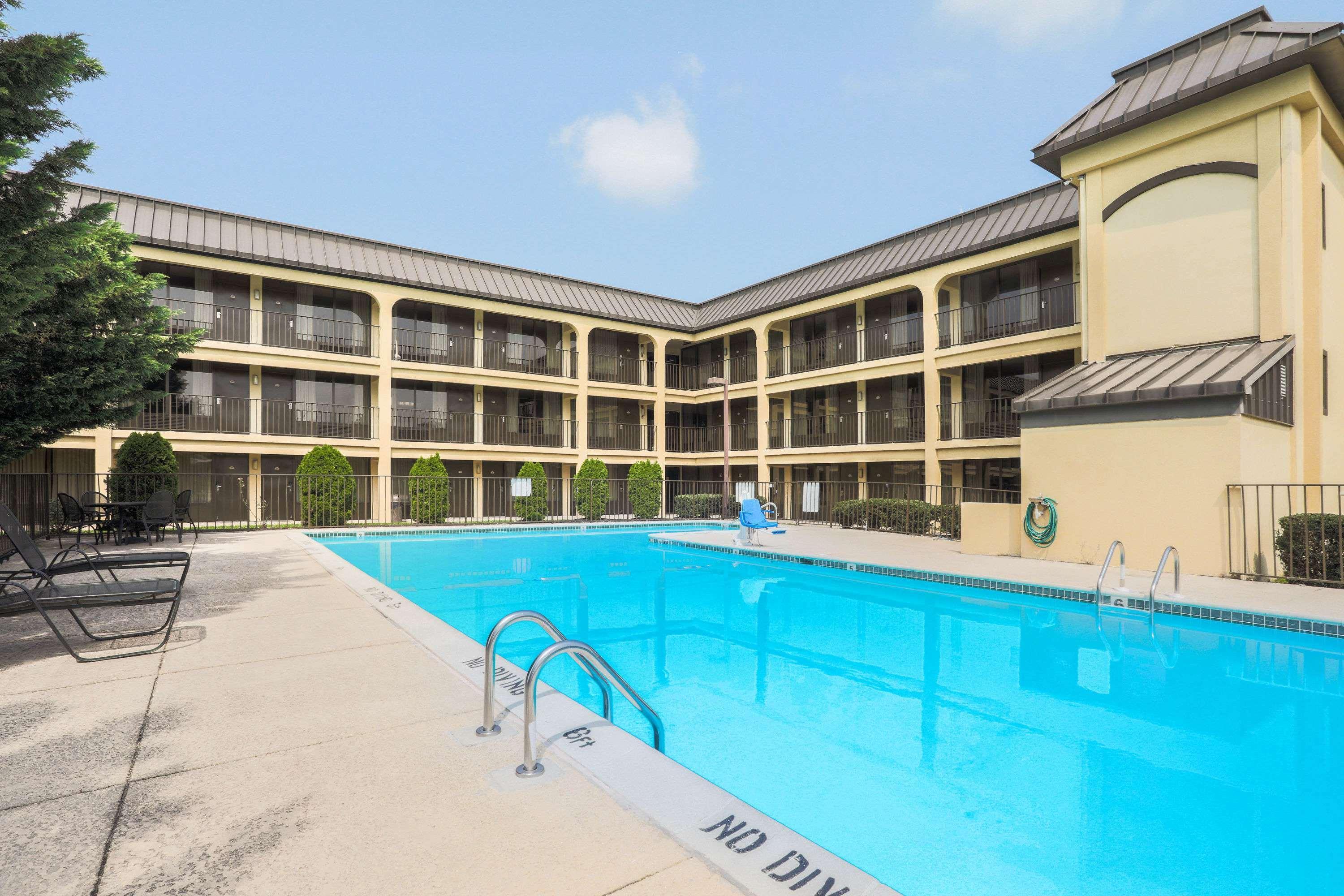 Days Inn By Wyndham Newark Wilmington Exteriér fotografie