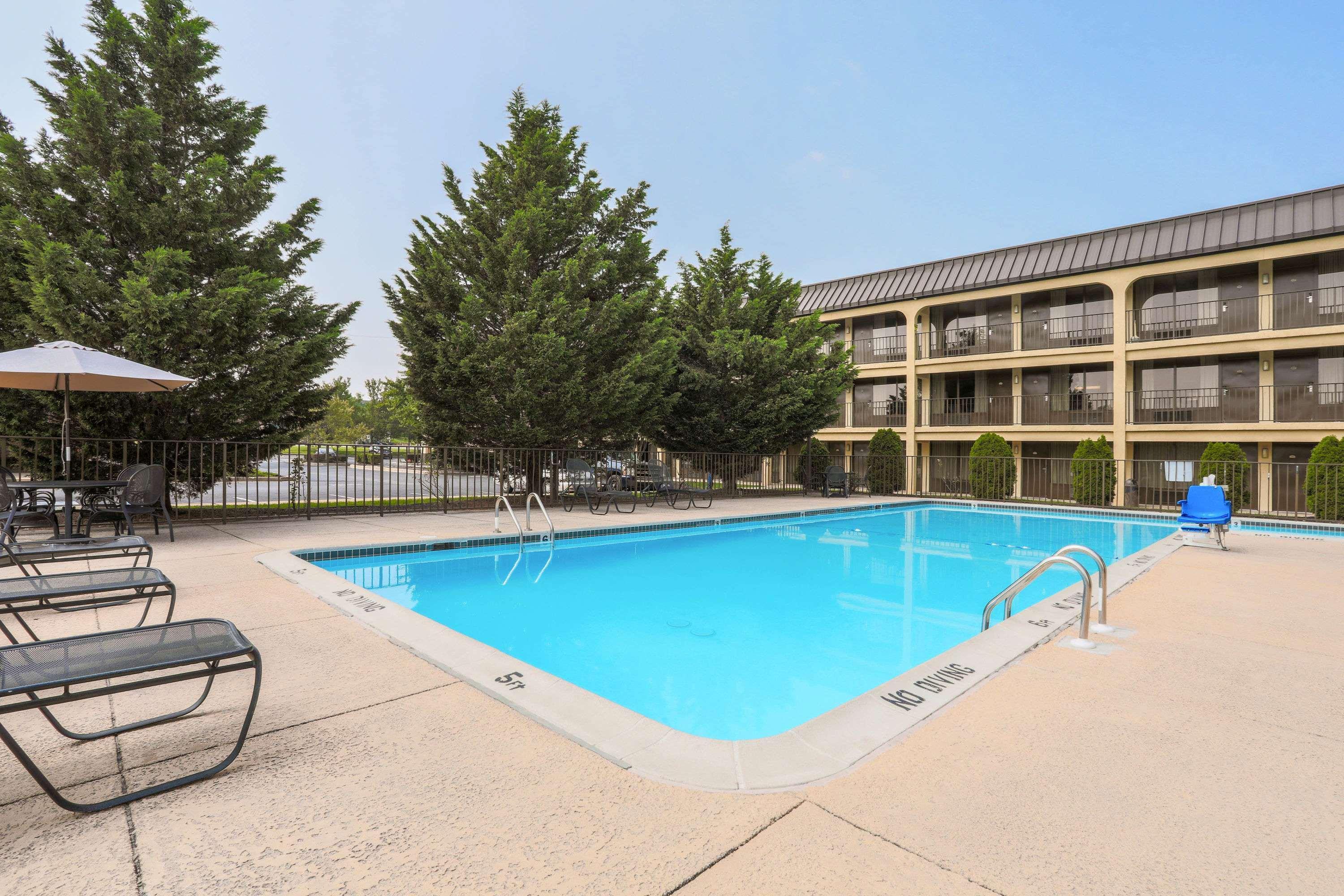 Days Inn By Wyndham Newark Wilmington Exteriér fotografie