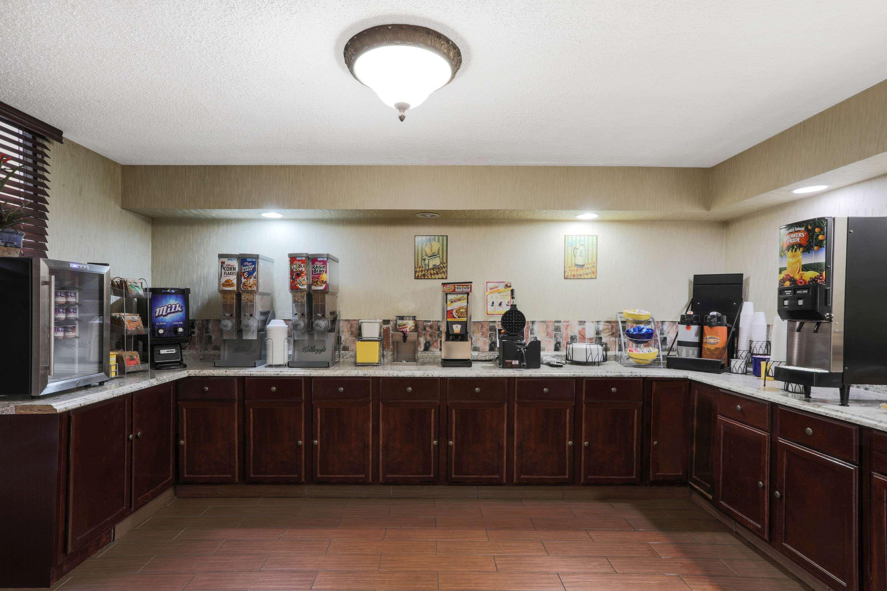 Days Inn By Wyndham Newark Wilmington Exteriér fotografie