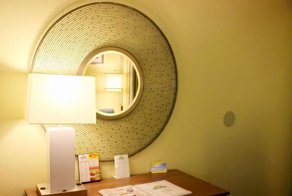 Days Inn By Wyndham Newark Wilmington Pokoj fotografie