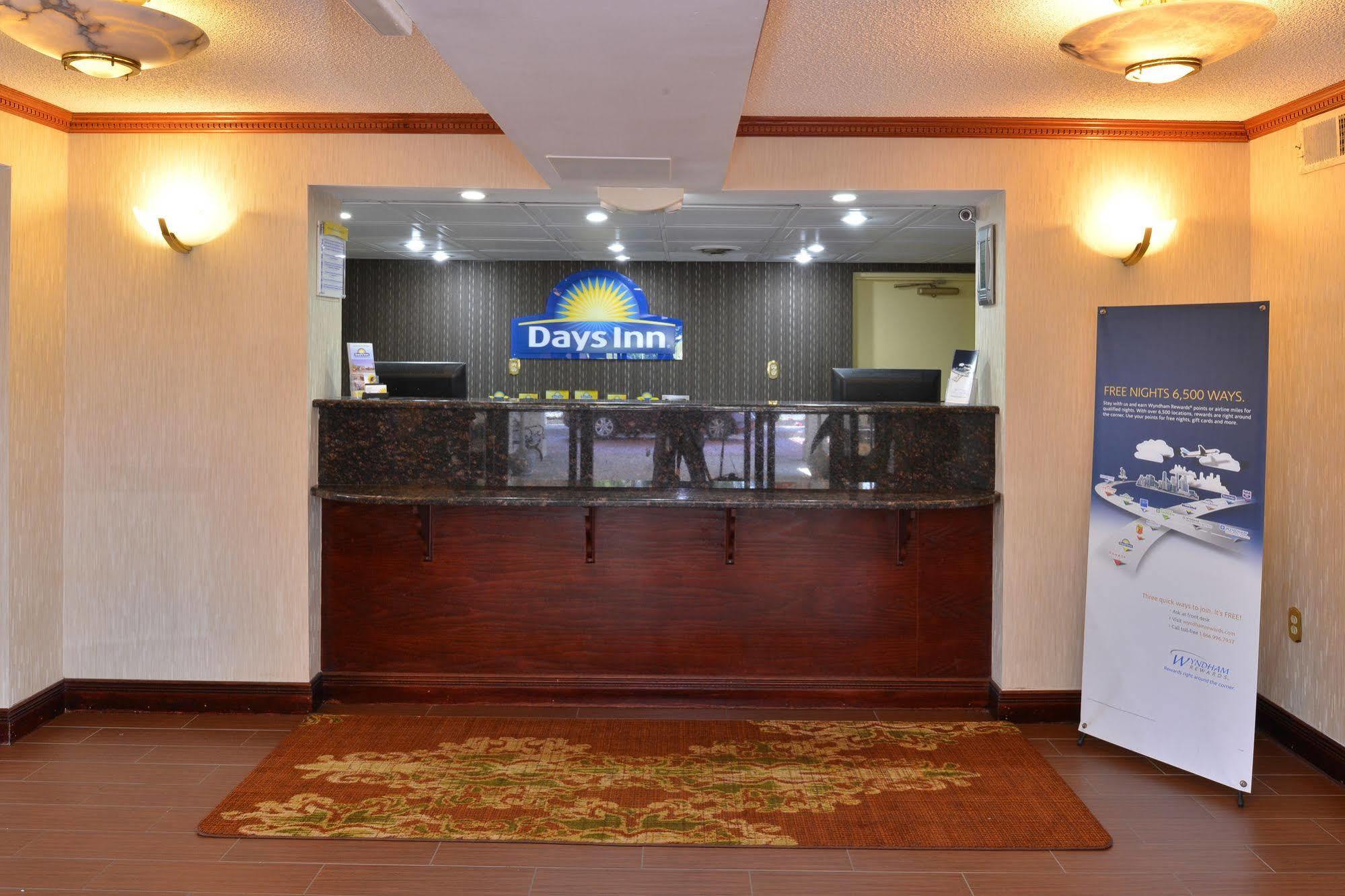 Days Inn By Wyndham Newark Wilmington Exteriér fotografie
