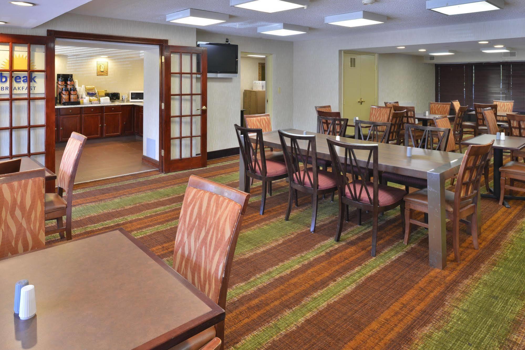 Days Inn By Wyndham Newark Wilmington Exteriér fotografie