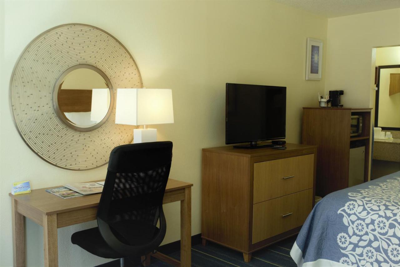 Days Inn By Wyndham Newark Wilmington Exteriér fotografie
